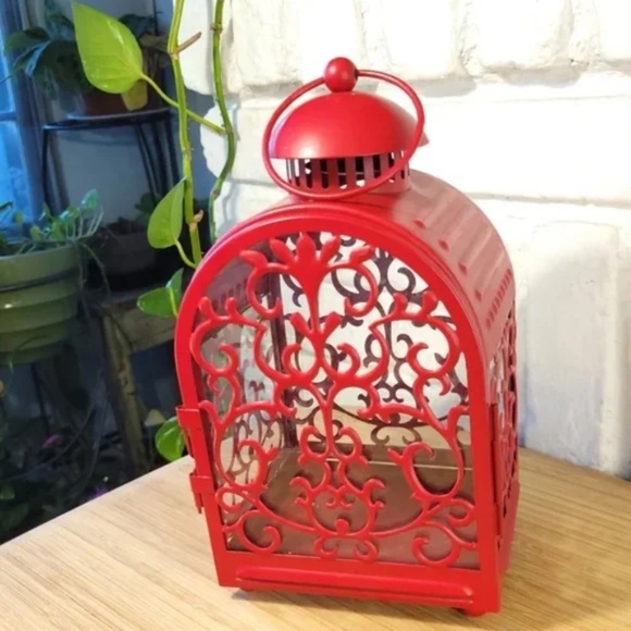 Red Curly Vine Pattern Metal Lantern - Picture 3 of 7